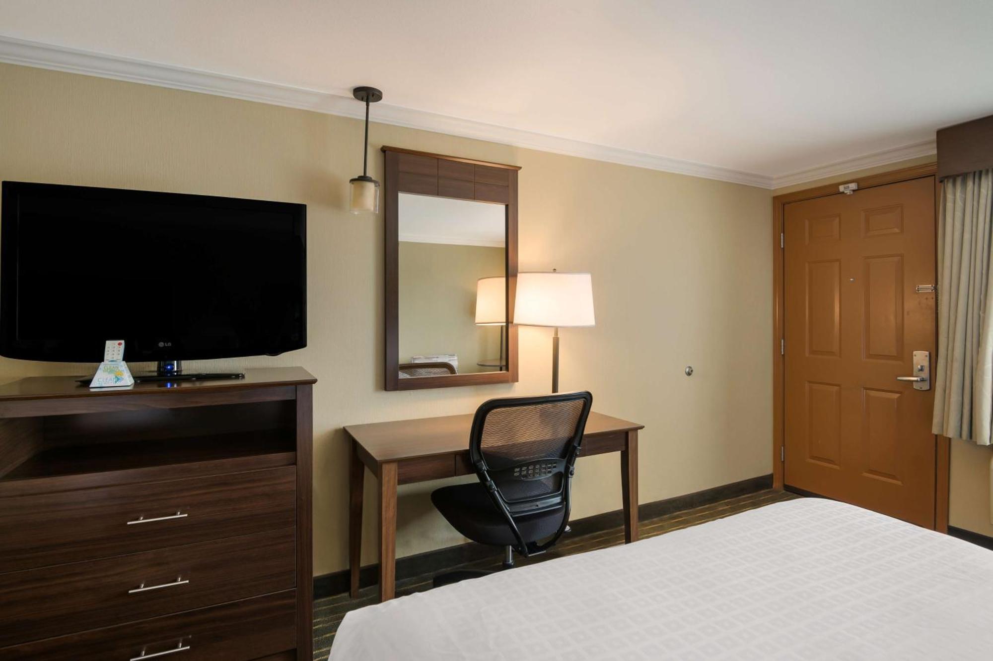 Best Western Holiday Hotel Coos Bay Exterior photo